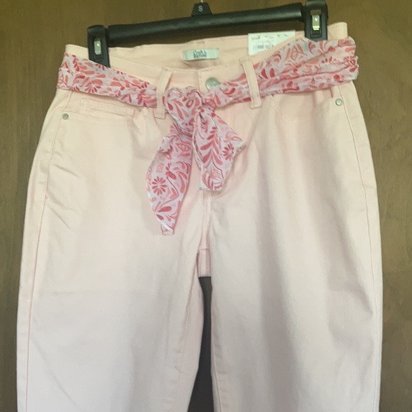 Croft & barrow pink jean mid rise Capri with floral scarf belt size 4 - Picture 13 of 17